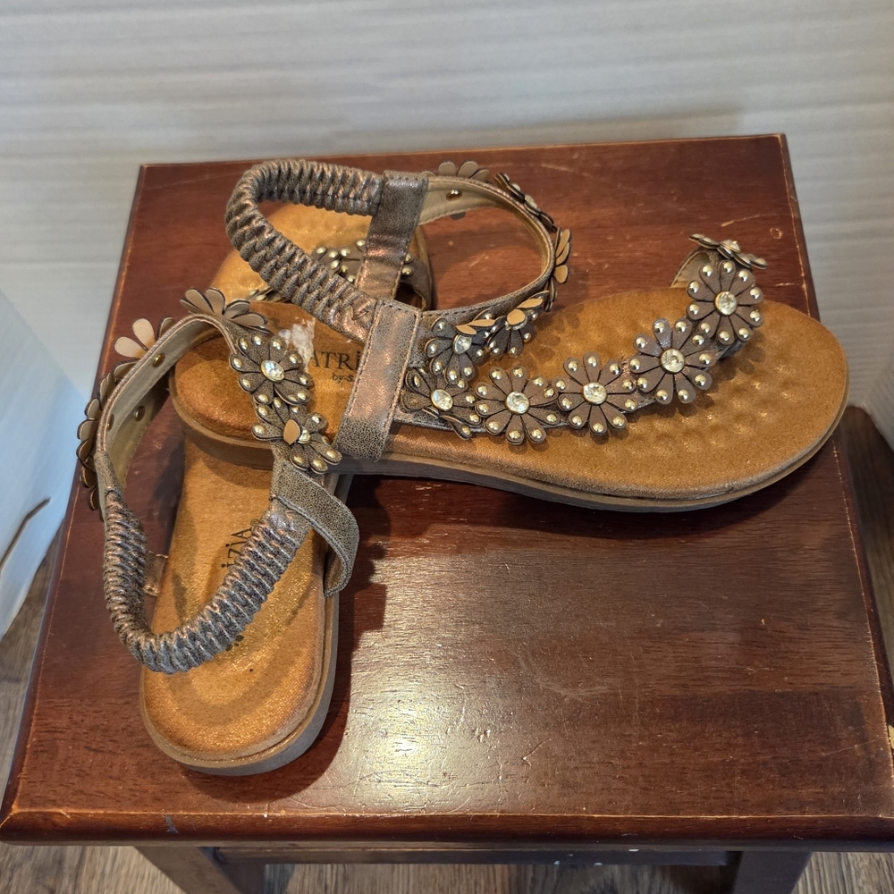 Patrizia Women's Brown Floral Sandals - Picture 8 of 11